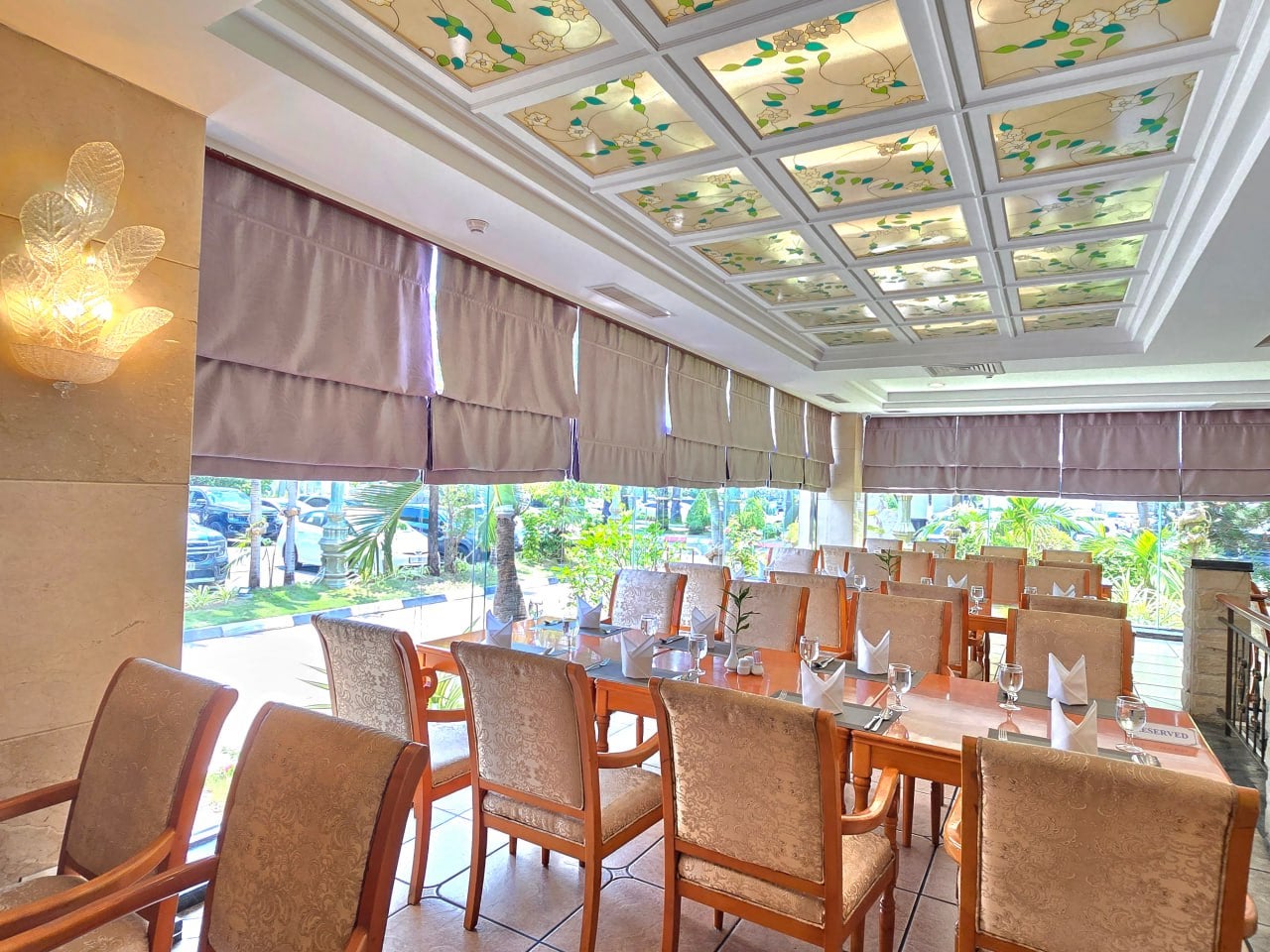 Palm View Restaurant - Phnom Penh Hotel — 3